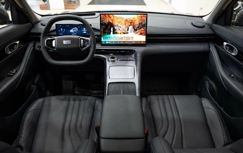 В России начались продажи электрокроссовера Geely EX5 5