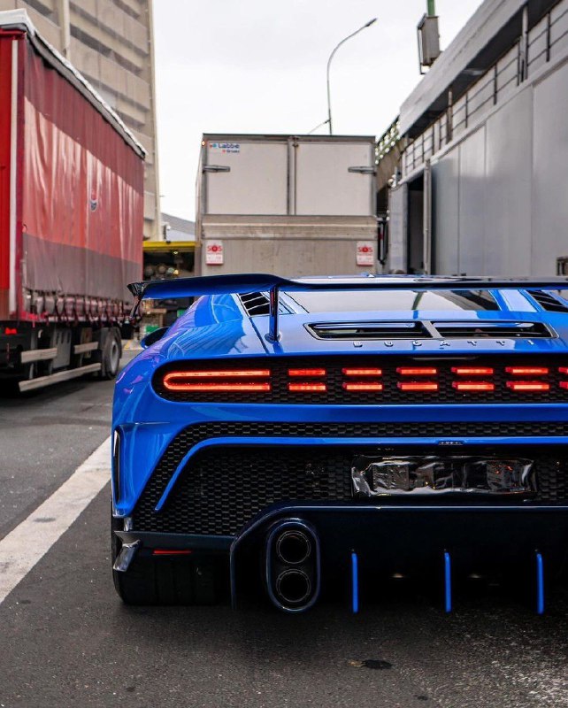 Bugatti Centodieci 6