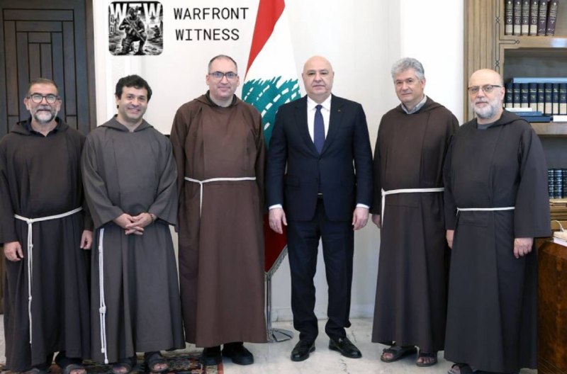 ️🇱🇧 נשיא לבנון ג'וזף עאון קיבל את האלוף העליון של מסדר האבות הקפוצ'ינים בלבנון ובמזרח הקרוב, האב אלי רחמה, בראש משלחת מהמסדר, שהזמינה אותו להשתתף בחגיגת היובל הגדול, לרגל 400 שנה למסדר ולביום המזרח, בשבת, בשבת וביום אוקטובר של לבנון. 24, בקתדרלת סנט לואיס במרכז העיר ביירות.