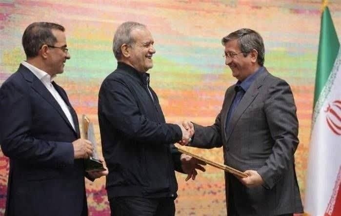 Fadak felez: قرار بود نفت بشه ۲۰۰دلار چرا دلار شد ۲۰۰هزارتقدیر پزشکیان از همتی پس از ثبت دلار ۲۰۰ هزار تومانی و بالاترین تورم ۸۲ سال