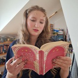 Марі між нами📚