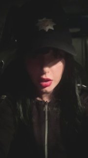 עובד של המשטרה הלאומית של אודסה הקליט פנייה וידאו לנשיא ולדימיר זלנסקי עם בקשה להוציא כלי נשק לעובדים של TC…