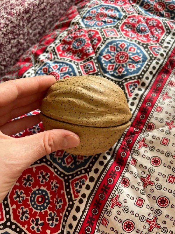 Те самые орешки со сгущёнкой Знаете эти ностальгические домашние конфеты из детства? Орешек, внутри которого сгущёнка, варёная или просто из банки,... - изображение 2 - орешек, внутри, просто