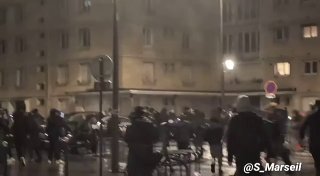 ‼ הפגנות רחבות היקף כיסו את אירופה: עימותים עם המשטרה, הצתות, פוגרומים וביזה במספר מדינות, -. AP איטליה: עי…