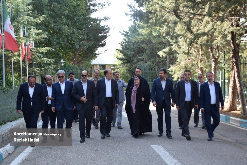 عصر همدان: 📸سفر وزیر راه و شهرسازی به همدانادامه تصاویر:https://asrehamedan.ir/short/462LM✅ پایگاه خبری تحلیلی عصر همدان🆔 @AsreHame