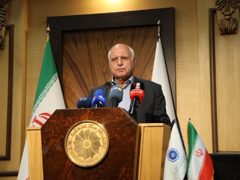 اتاق ايران آنلاین: 🔴حضور پررنگ بخش خصوصی برای تأمین نیاز جامعه در شرایط جنگ👈قاسم نوده فراهانی رئیس اتاق اصناف در همایش روز ملی تشکلها:🔹رون