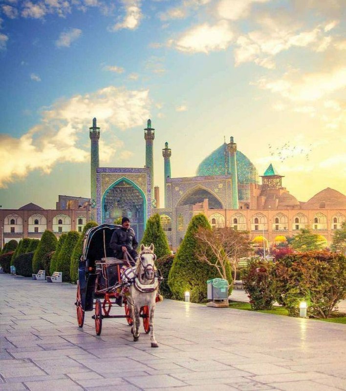 ᯽ 𝘬ꫝꪖ𝓽ꫀ𝘳ꫀ ᯽: 🤍🫧🤍چشمانی بود نورانی و آرام، چون گنبدِ بی‌نهایت ژرف و گرم و فیروزه‌فام آسمان در یک #ظهر_تابستان#فیودور_داستایفسکی.