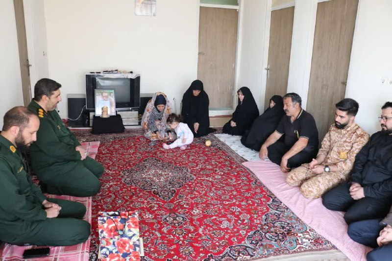 #کانال_شهدای_طالقان: دیدار جناب سرهنگ ادب زاده فرمانده ناحیه مقاومت بسیج امام زمان (عج) شهرستان طالقان و هیات همراه با خانواده شهید بسیجی سام