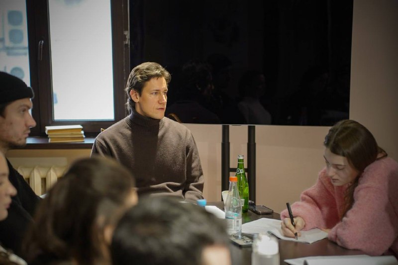 ❇️ Главный режиссер Русского театра Георгий Сурков приступил к репетициям спектакля «Мещане» по первой пьесе Максима Горького. фото