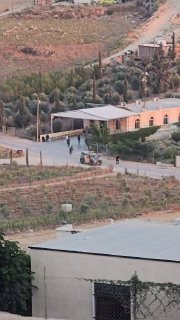 מתנחלים תקפו אזרחים ומתפללים נצורים בתוך מסגד ממזרח לעיירה אידנא, ממערב לחברון, תוך הגנת כוחות הכיבוש.