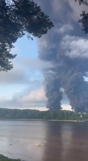 В Ярославской области в результате атаки беспилотников загорелись промышленные объекты по хранению топлива, пострадавших нет, написал губернатор.По предварительным данным, удар был нанесен по комбинату Росрезерва «Темп» в Рыбинске.