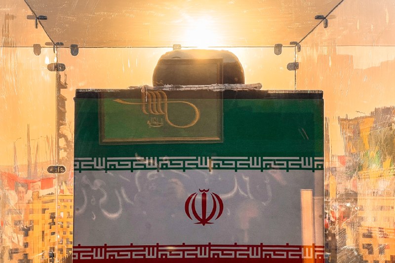 🌹لبیک یا خامنه ای🌹: ⚫️ خامنه‌ایِ شهید، تصویر «حلّت بفنائك» در مقابل دیدگان عالم است🔍 اگر کسی می‌خواهد معنای «حلّت بفنائك» را در عصر حاضر بدا