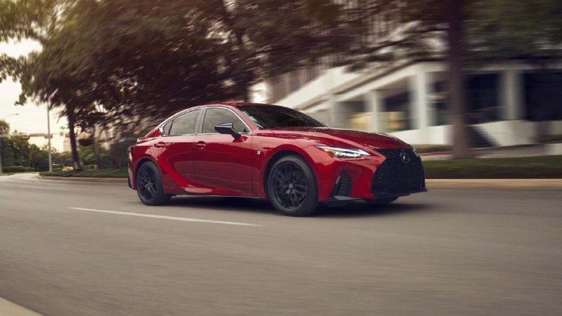 В США представлен обновленный седан Lexus IS 4