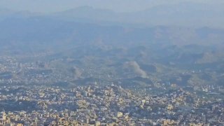 🇸🇦🇾🇪🇾🇪 - Photographs show airstrikes by the Royal Saudi Air Force (RSAF) targeting Houthi positions east of the city of Taiz.