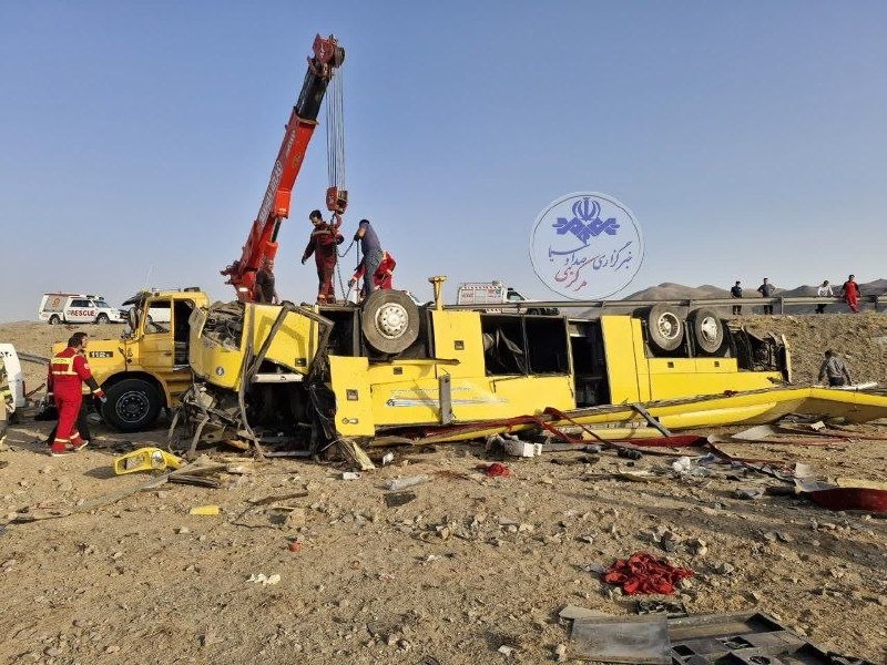 11 dead and 17 injured in a bus overturn on the Sava Hamdan highway