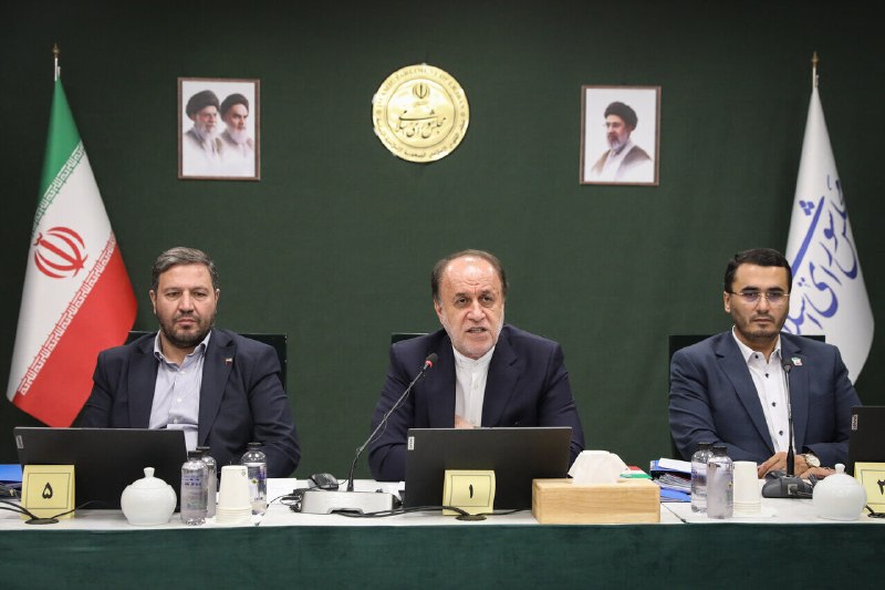 خبرگزاری ایرنا: حاجی بابایی: تنگه هرمز در ید ایران است/بازنشستگان باید ۹۰ درصد حقوق شاغلان را دریافت کنند🔹نایب رئیس مجلس شورای اسلامی گف