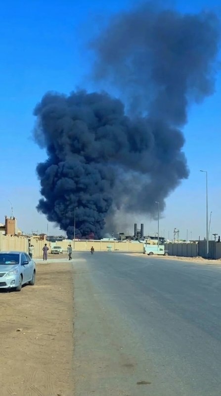 A massive fire in an industrial facility located on the Riyadh-Dam road in Saudi Arabia.