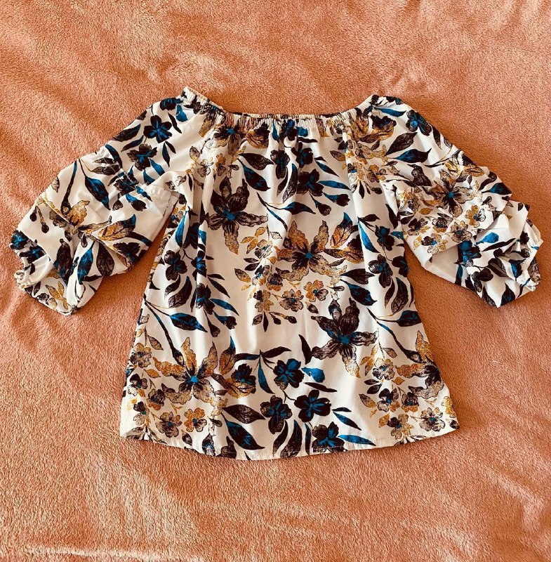 Блузка, кофточка с красивым узором и сборками на рукавах, р-р S-M. Цена 10 лари. — фото 1