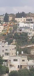 דחפורי כיבוש הרסו בית בן 3 קומות בכפר ג'ית, מזרחית לקלקיליה.