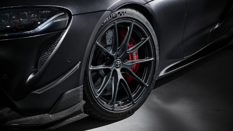 Спортивный купе, который тихо переписывает формулу Porsche. Да, именно так — GR 