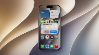 За просроченные платежи — демоверсия iPhoneНедавно Bloomberg писал, что Apple планирует запустить в США «подписку» на iPhone и другие устройства. В коде iOS 27 нашли функции, связанные с арендой:› Restricted Mode — ограниченный режим работы с доступом толь