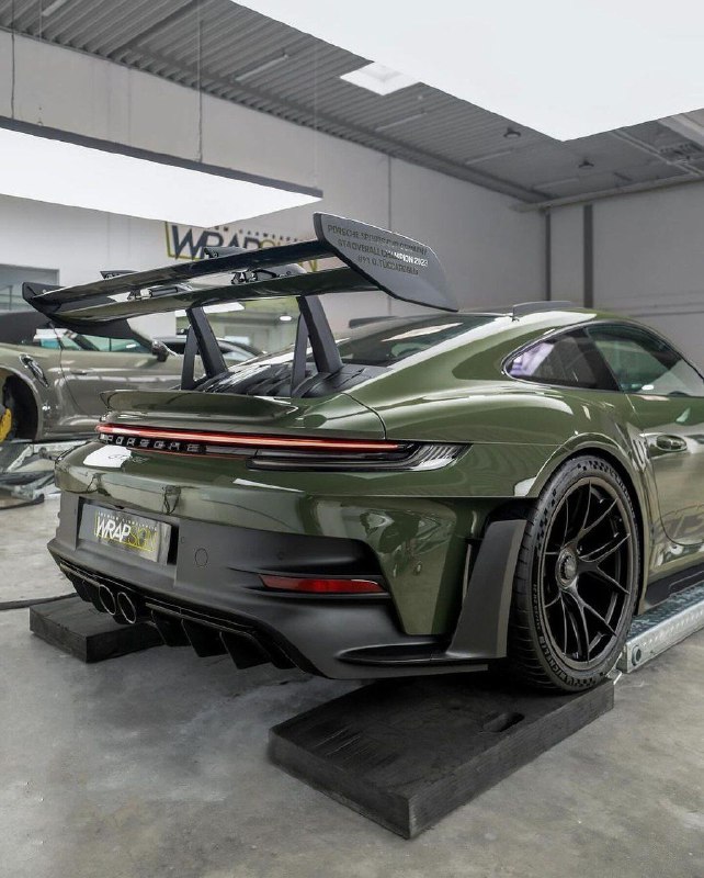 Black Olive Porsche 992 GT3 RS 4