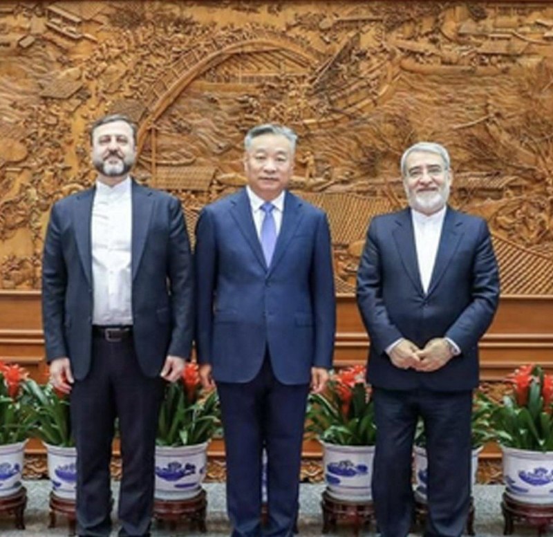 نورنیوز: ✅ دیدار غریب‌آبادی با همتای چینی در پکن🔹معاون امور حقوقی و بین‌المللی وزارت امور خارجه ایران امروز در پکن و در دیدار با 