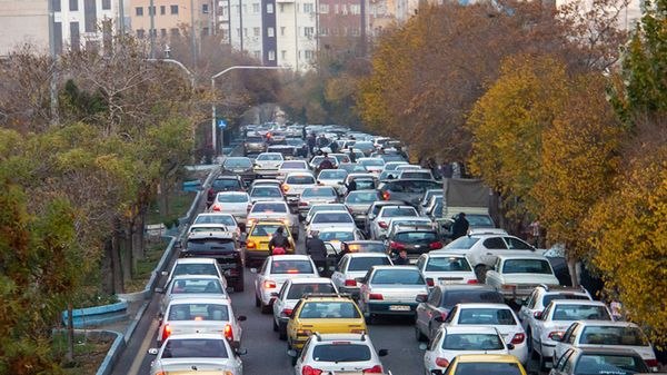آخرین خبر آذربایجان شرقی: تبریز؛ شهری که زیر بار ترافیک نفس کم آورده است🔹تبریز- ترافیک مزمن در کلانشهر تبریز که سالهاست به یکی از جدیترین چالش