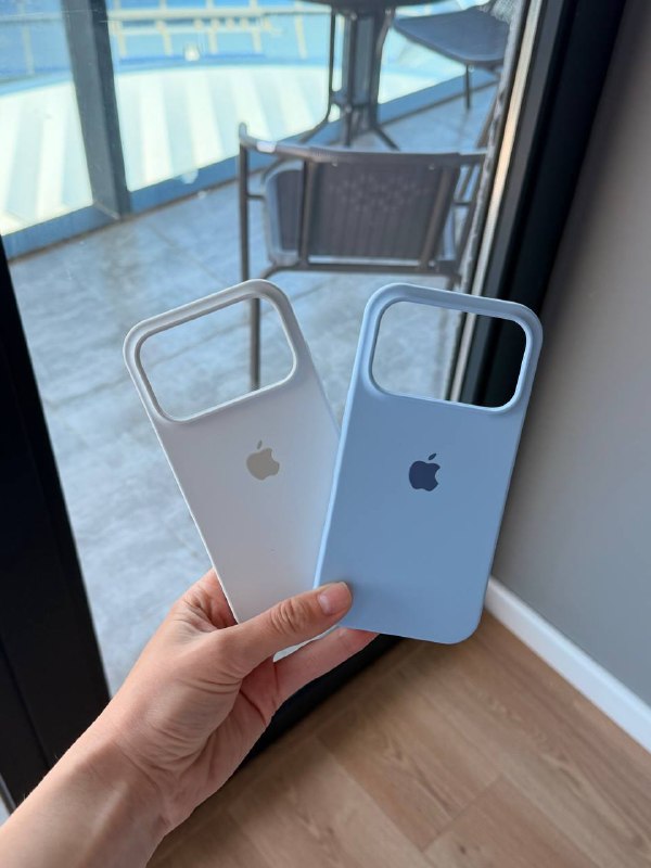 Продам 2 чехла на iPhone 17 pro — фото 1