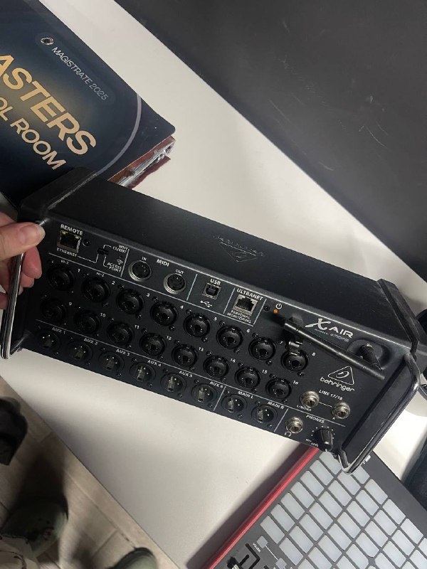 Behringer X Air XR18 цифровой микшер / аудиоинтерфейс