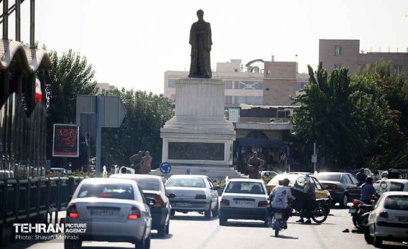 ساز چکامه کتاب: زکریای رازی از نوادر تاریخه. کاشف، شیمی‌دان، جراح، فیلسوف، منجم، ریاضی‌دان، و... که می‌دونید.اما درباره «اسطوره ری» که ۱
