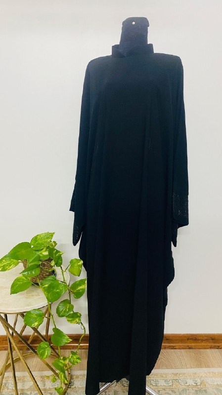 حجره "حریر آسمان": 🥀عبا یاسمین 🥀✨آستین گشاد با دکمه تنظیم ✨نگین دار✨جنس : کرپ کریستال ✨مناسب سایز ۳۶ تا ۵۰✨دارای بند تنظیم❌از تولید کننده ب
