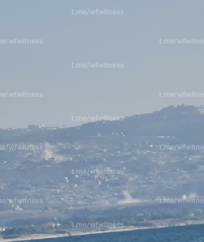 ️🇱🇧🇮🇱 Israeli forces set fire to several houses in Al-Manzouri, at the same time as intermittent artillery bombardment of the town.