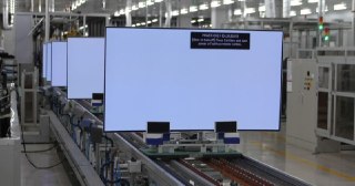 Единственный производитель российских телевизоров из списка Минпромторга стал банкротомАрбитражный суд Москвы признал банкротом ООО «Квант» по иску структуры магазинов бытовой техники и электроники DNS, пишет «Коммерсантъ». Это юрлицо входит в группу компа