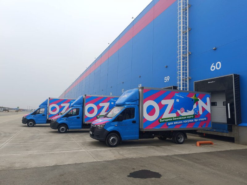 В поселке Тюбе проходит торжественное открытие самого крупного в СКФО логистического центра Ozon. Центр будет осуществлять полный цикл обработки заказо фото