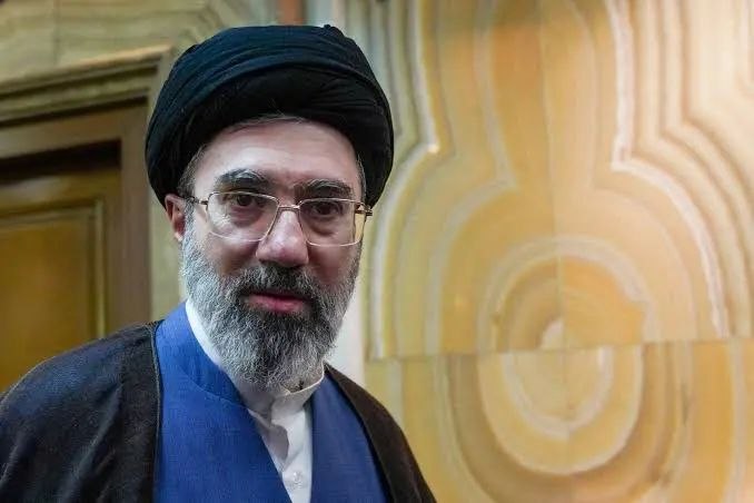 من و تو Manoto Tv: مجتبی خامنه‌ای به مجلس: هوای مردم رو داشته باشید😐🆔 @Mnototv ♨️