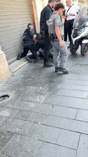 כוחות הכיבוש תקפו באכזריות צעיר מירושלים הכבושה, בעת שהיה בתוך השטחים הכבושים ב-1948.