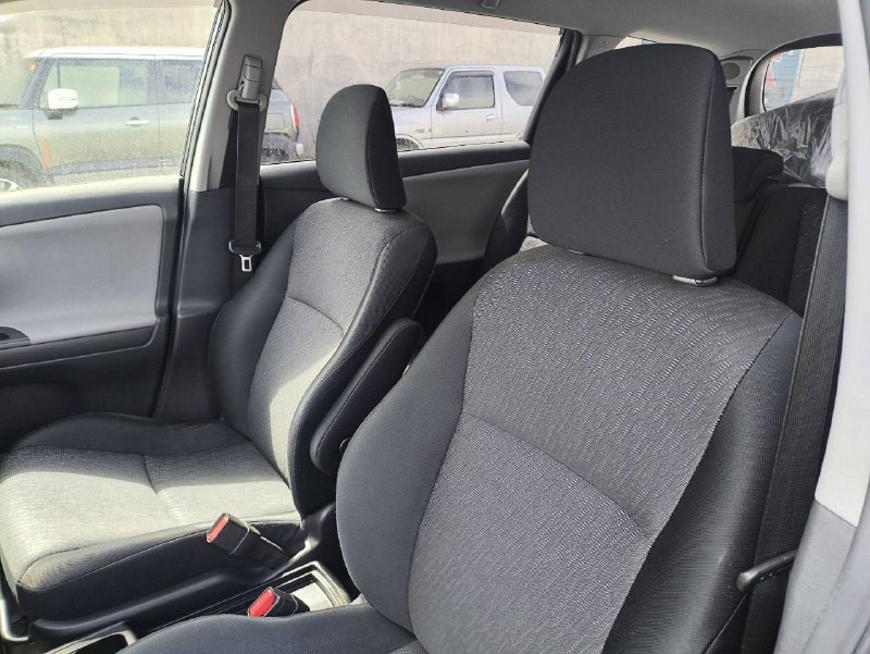 Toyota Wish 2010 фото 7