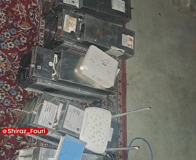 شیراز فوری - فارس: کشف ۱۳ دستگاه ماینر غیرمجاز در شیراز🔹مدیر دفتر نظارت و کنترل لوازم اندازهگیری شرکت توزیع نیروی برق شیراز از کشف و ضبط ۱