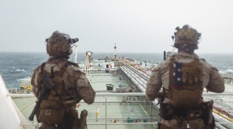 - 🇮🇷/🇺🇸 שר המלחמה האמריקני פרסם תמונות בפלטפורמת X, ואמר: