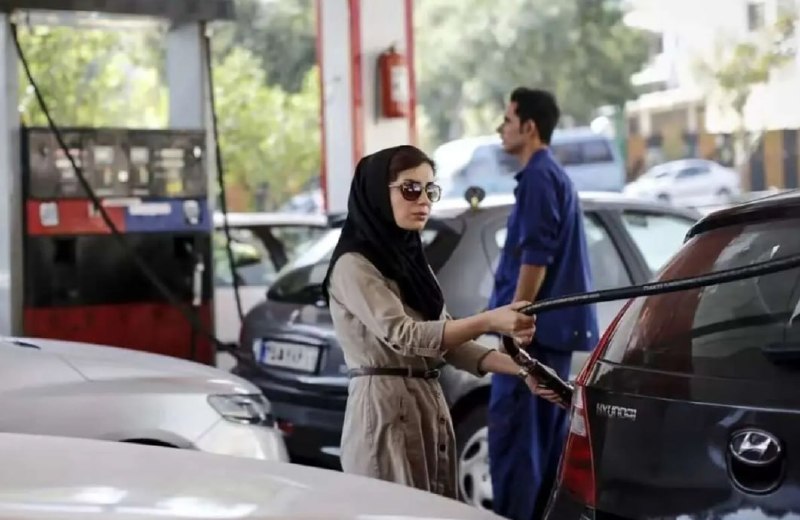 فرارو: ناصر ذاکری، کارشناس اقتصاد در گفتگو با فرارو:پیچیدگیهای افزایش قیمت بنزیناثرات روانی تغییر قیمت بنزین بالاست و حتی انتش