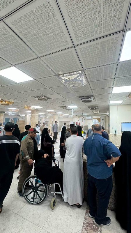 مستشفيات النجف تستقبل العشرات من حالات الاختناق جراء العاصفة الترابية التي ضربت المحافظة.