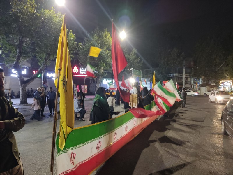 پایگاه خبری ساری فردا: 🔹میدان شهدا ساری همچنان شاهد حضور پرشور مردم ساری در کنار اجتماع شبانه در میدان امام حسین ع است. ✦پایگاه خبری ساری فردا✦