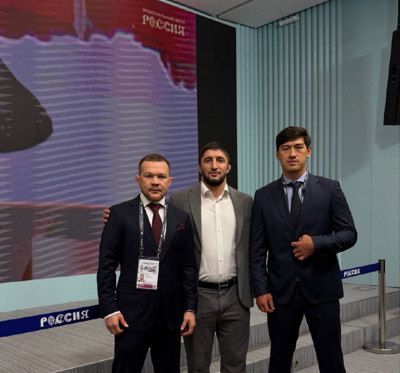 Абдулрашид Садулаев, двукратный олимпийский чемпион, участвовал в открытии Года единства народов России в Москве на марафоне «Россия — семья семей». фото