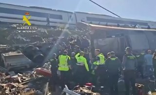 מניין ההרוגים בהתנגשות רכבת בספרד עלה ל-50, עם לפחות 179 בני אדם נפצעו, כך דיווח ערוץ הטלוויזיה אנטנה 3. על…