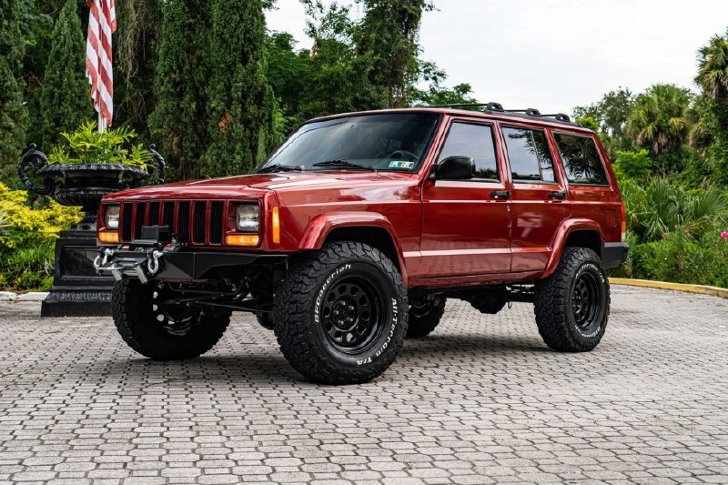🌞 В пятницу мы решили поговорить о интересном экземпляре - Jeep Cherokee Limite