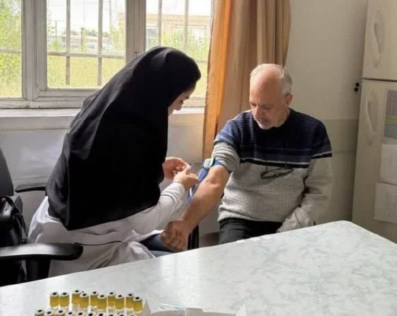 دانشگاه علوم پزشکی اردبیل: 🖼 #قاب_سلامت✔️ تیم سلامت، متعهد و مصمم به خدمت، در هر شرایطی 🔰خطرسنجی و غربالگری قند خون،اختلالات چربی و پایش فشار خون ت