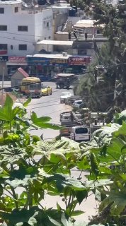 מעקב עד לרגע זה.. המשך נוכחותם של רכבי צבא הכיבוש ברחוב הראשי של מחנה אשכר הישן, מזרחית לשכם.