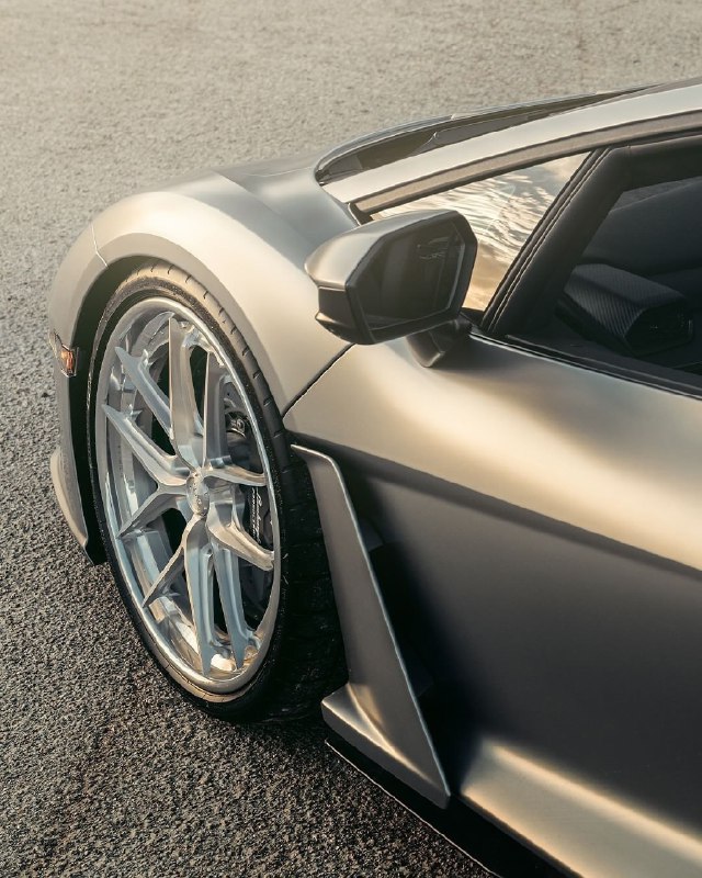 Lamborghini Revuelto 4
