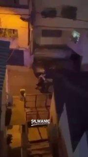 כוחות הכיבוש עוצרים את הצעיר, "מהדי ג'אבר", לאחר שתקפו אותו בשכונת "בתן אל-הווא" בתוך העיירה סילוואן, מדרום…
